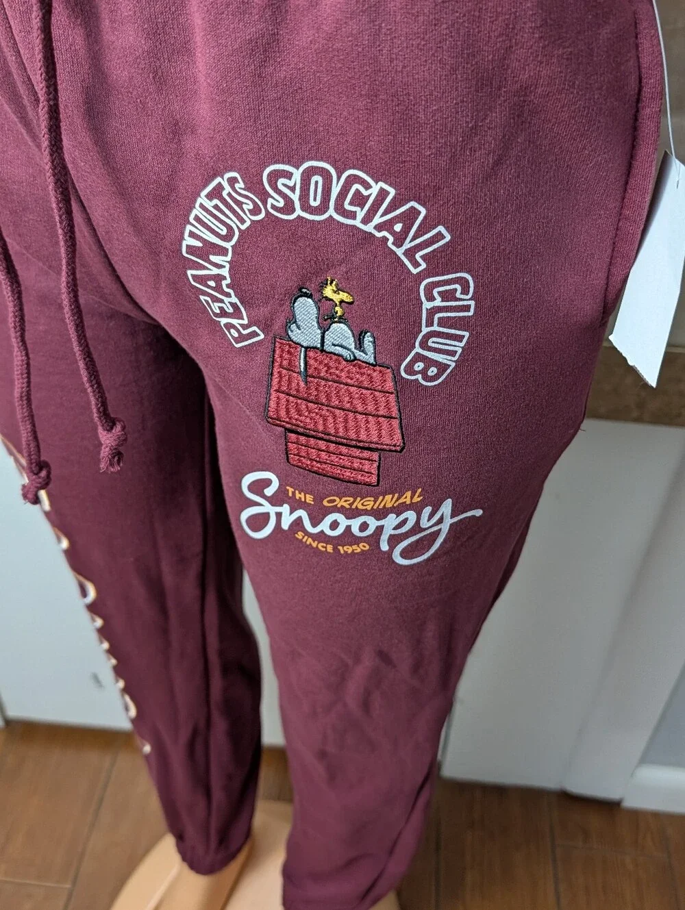 NWT Peanuts Social Club Snoopy Joggers Burgundy Sweatpants Size XS (0-2)